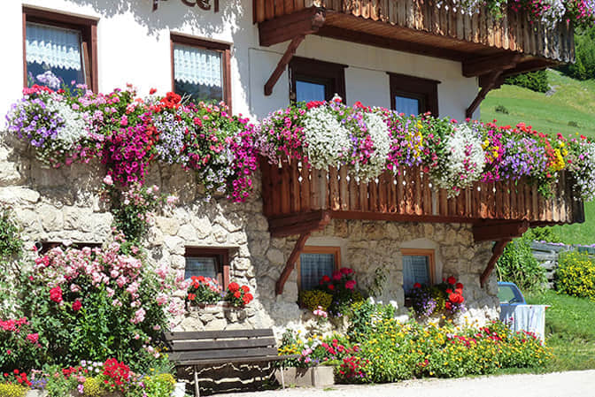 旅游小鎮(zhèn)景觀提升民宿客棧陽臺(tái)花園