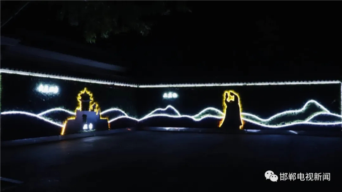 邯鄲電視新聞:我市首例“墻上花園”亮相叢臺公園 (5).jpg