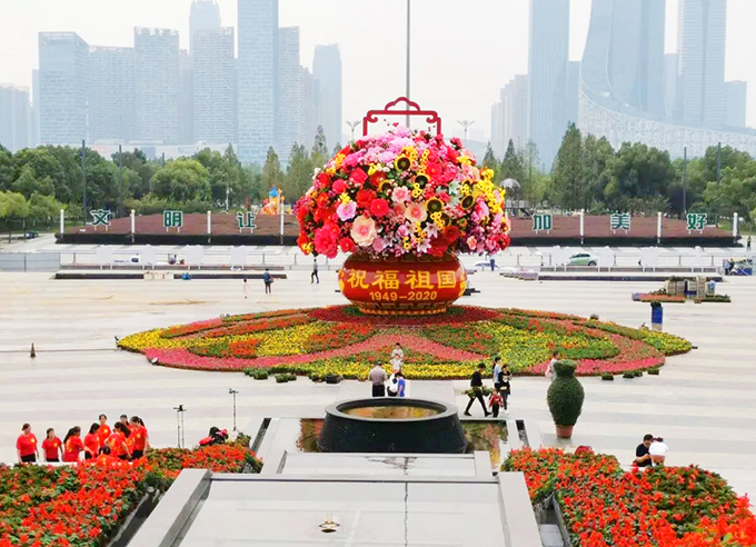 國慶立體花壇合肥市政府大樓國旗廣場”普天同慶,盛世華章“01-合肥林園合肥市林業和園林局官方微信.jpg