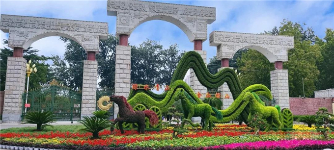 國慶立體花壇安陽市人民公園西門“策馬奔騰”-公眾號安陽園林01.jpg